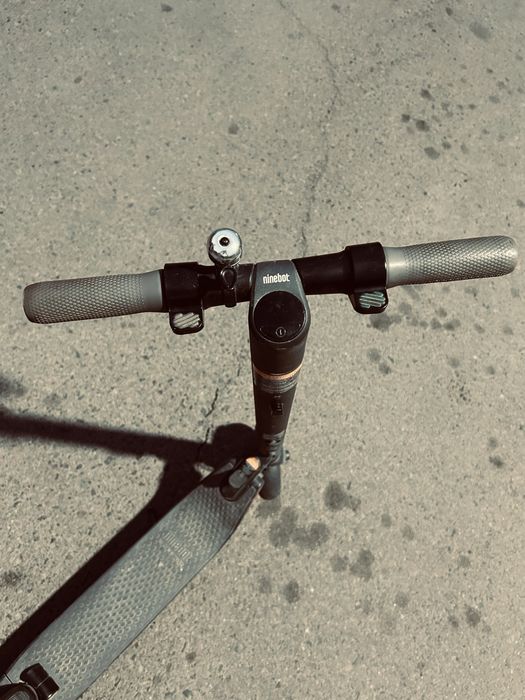 Электронный самокат ninebot