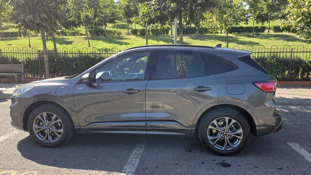 FORD Kuga 2022 — imagine 2