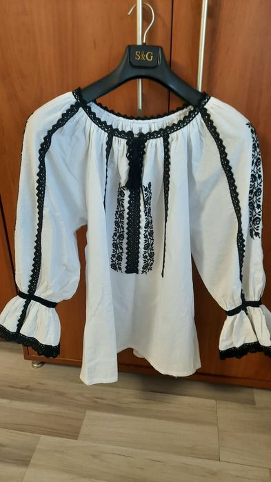Costum popular fete, marimea L, ca nou