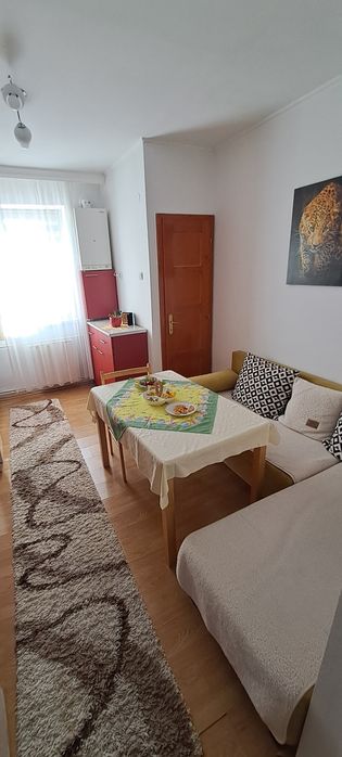 Apartament de închiriat cu doua camere, mobilat și utilat.