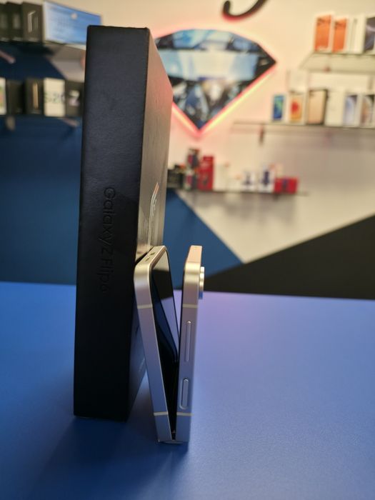 Samsung Z Flip 6 / Peach / 512 GB / DeluxGSM