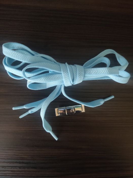 Мързеливи връзки с красива закопчалка за вашите обувки