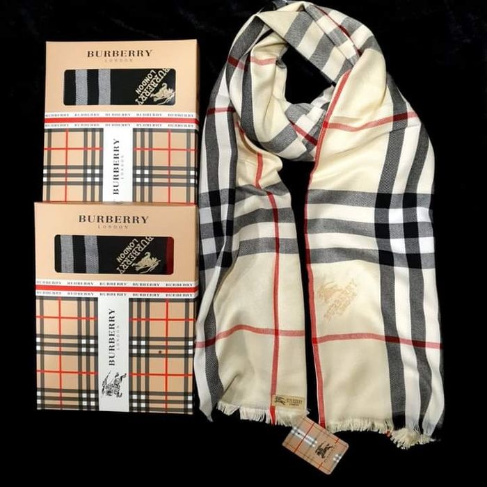 Esarfe/saluri unisex,super calitate, logo brodat, saculet, etichetă