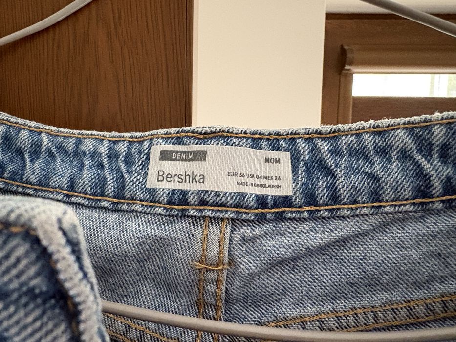 Дънки- Bershka mom jeans, 36 рр