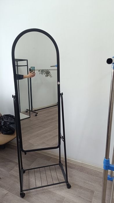 Продам зеркало напольное.