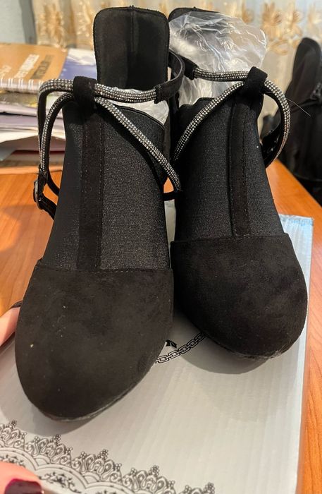 Pantofi damă  stil gheată