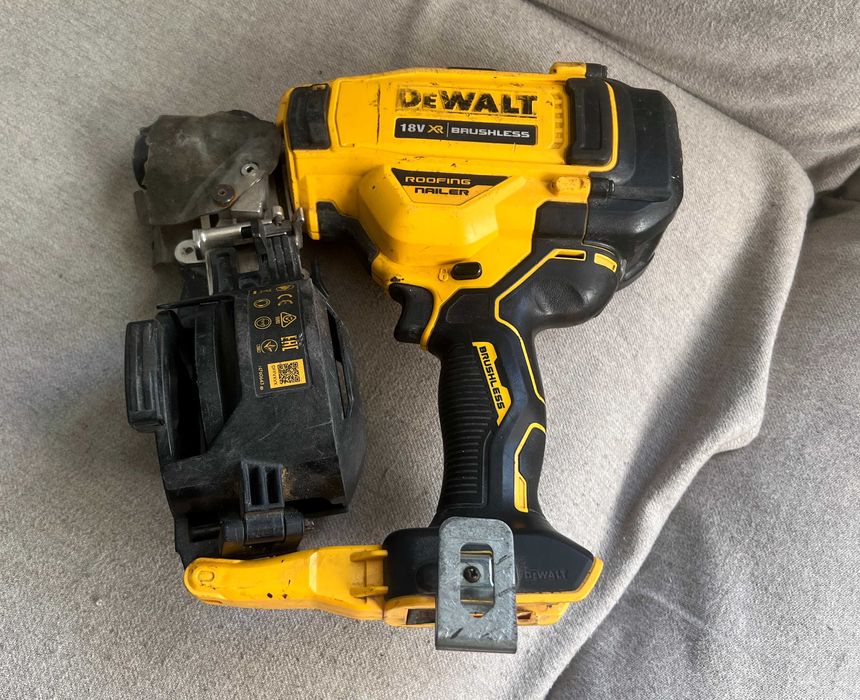 Pistol cuie acoperis DeWalt DCN45RN 18V XR Brushless