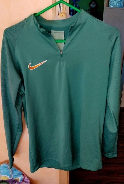 Екип на марката nike