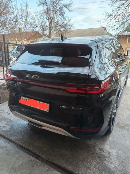 Машина гибрид BYD