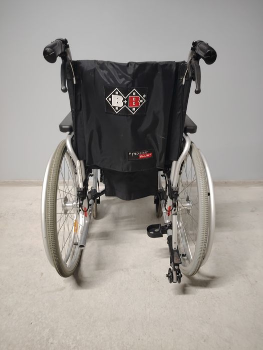 Scaun cu rotile/Carucior rulant pentru persoane cu handicap141