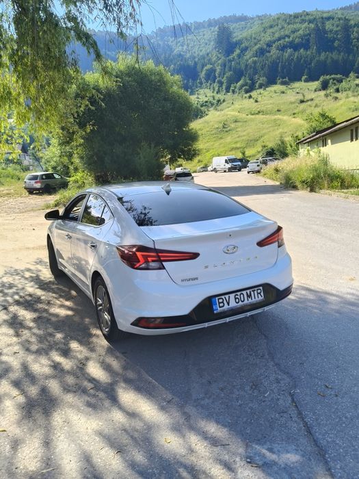 Vând Hyundai Elantra