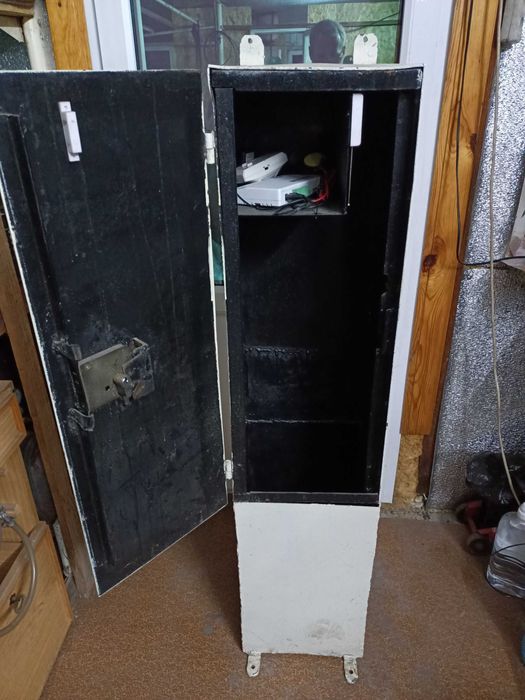 Сейф, сигнализация.