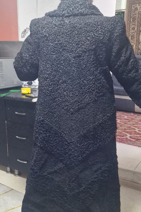 Продам каракулевую шубу