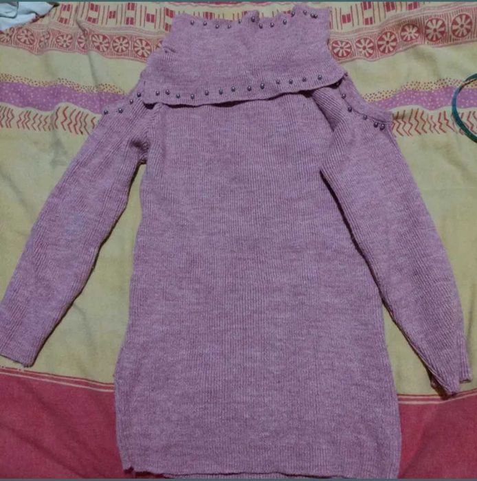 Pulover  trendy umeri goi