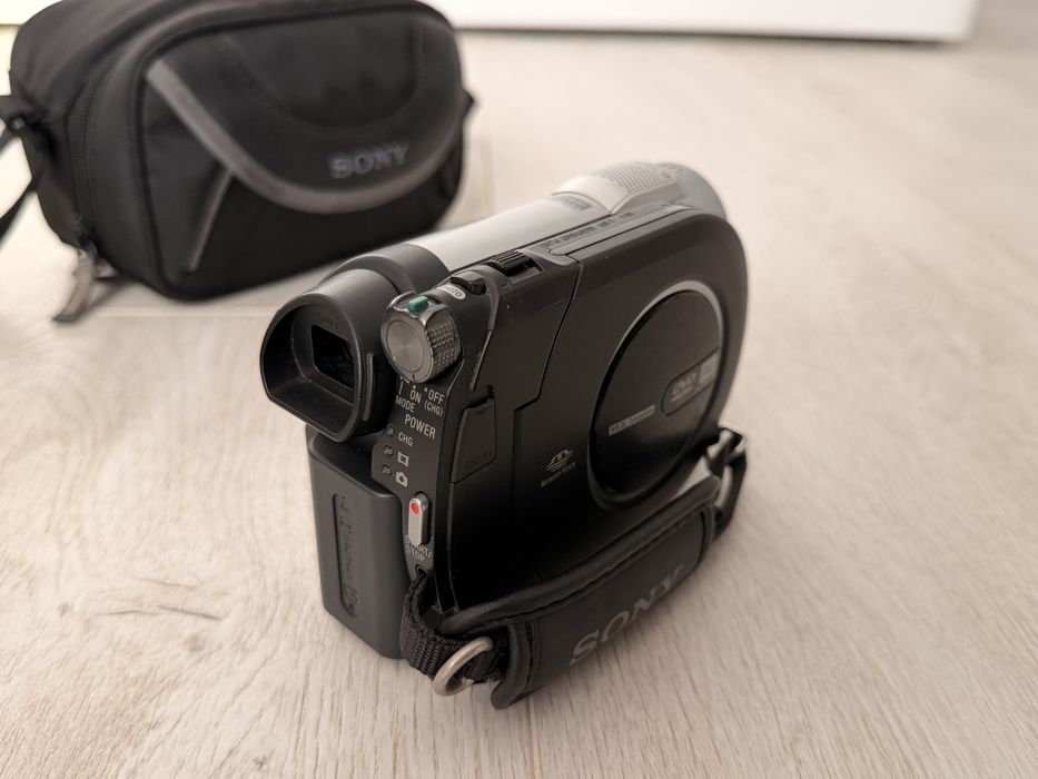 Camera Sony Handycam DCR-DVD110E