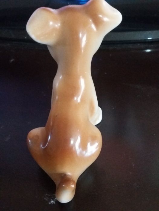 Продам фарфоровую статуэтку Щенок