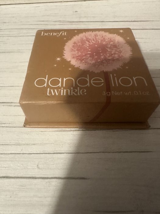 Benefit Dandelion Twinkle хайлайтър