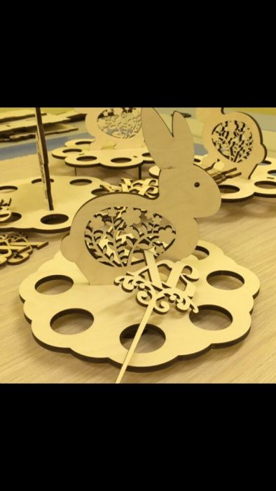 Скоро пасха. Пасхальная подставка для яиц. Очень красиво и стильно.