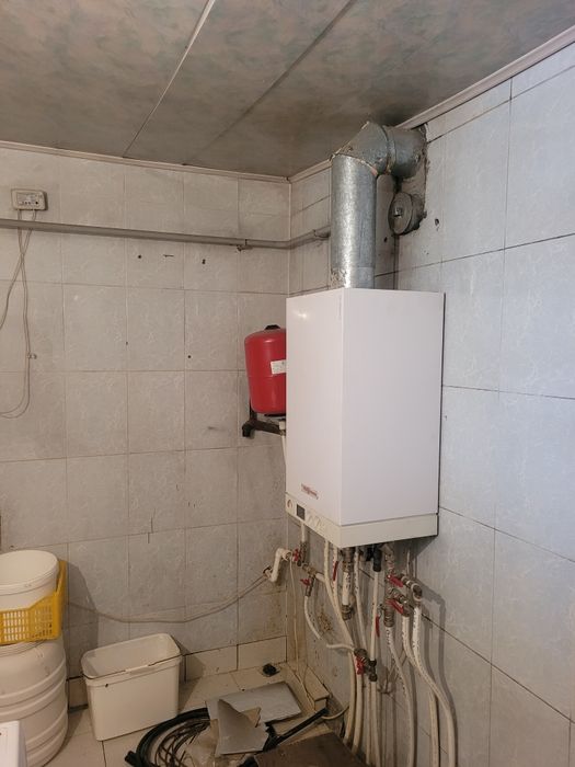 Продам коттедж в черновой отделке с стройматериалом