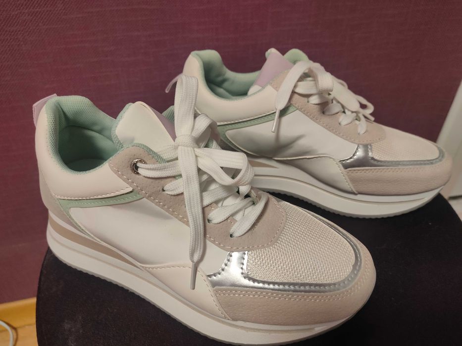 ЧИСТО НОВИ МАРАТОНКИ в свежи цветове, РАЗМЕР 38.