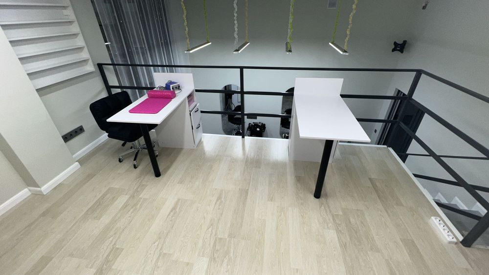 Сдам место маникюр