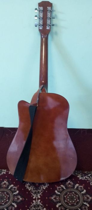 Gitara sotiladi holati zur chixoli bor