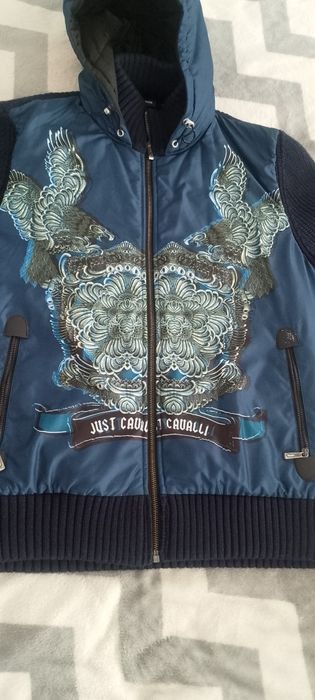 Продавам мъжко оригинално яке на Just cavalli