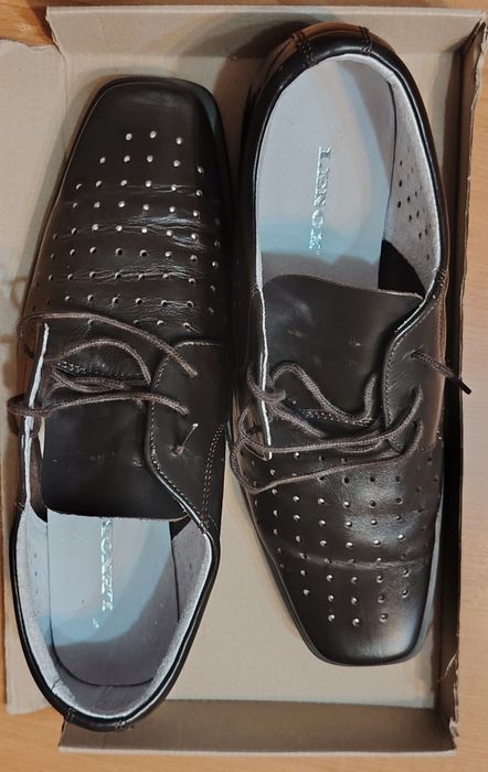 Vând pantofi militari