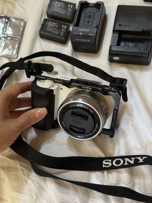 Продаю Sony ZV-E10
