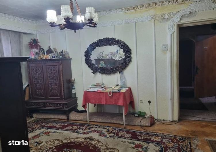 Apartament 4 camere de vanzare, Trivale