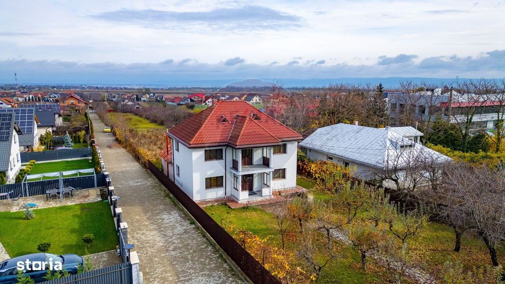 Casă/Vilă cu 6 camere de vânzare în Măgura