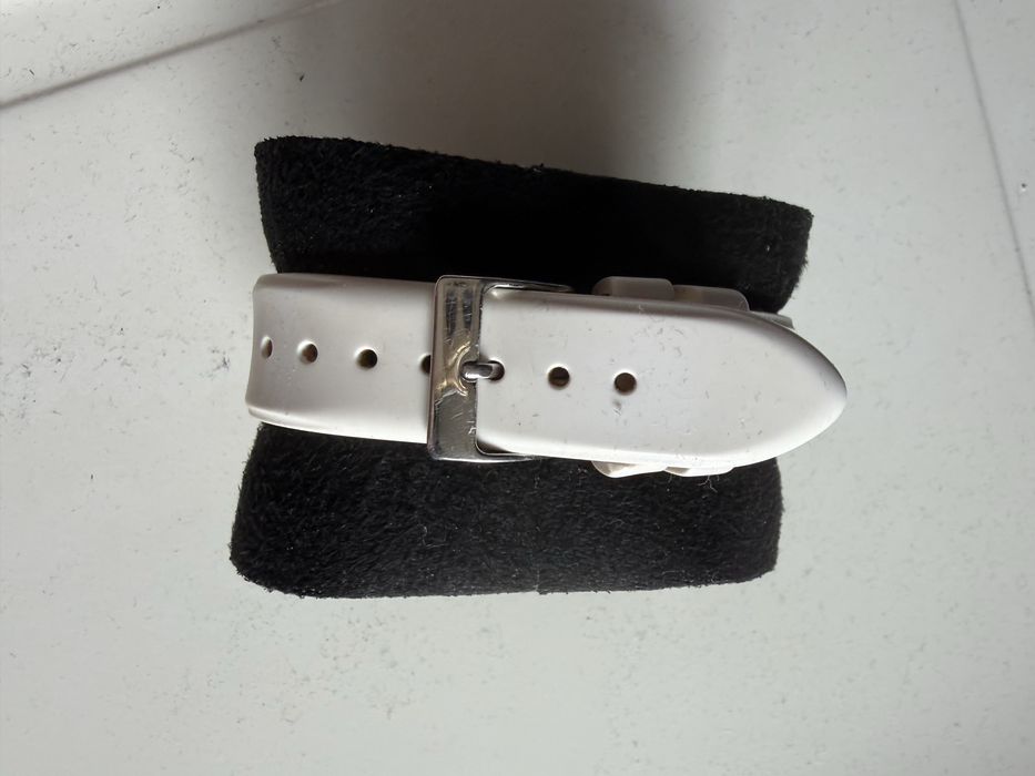 Продавам часовници Guess