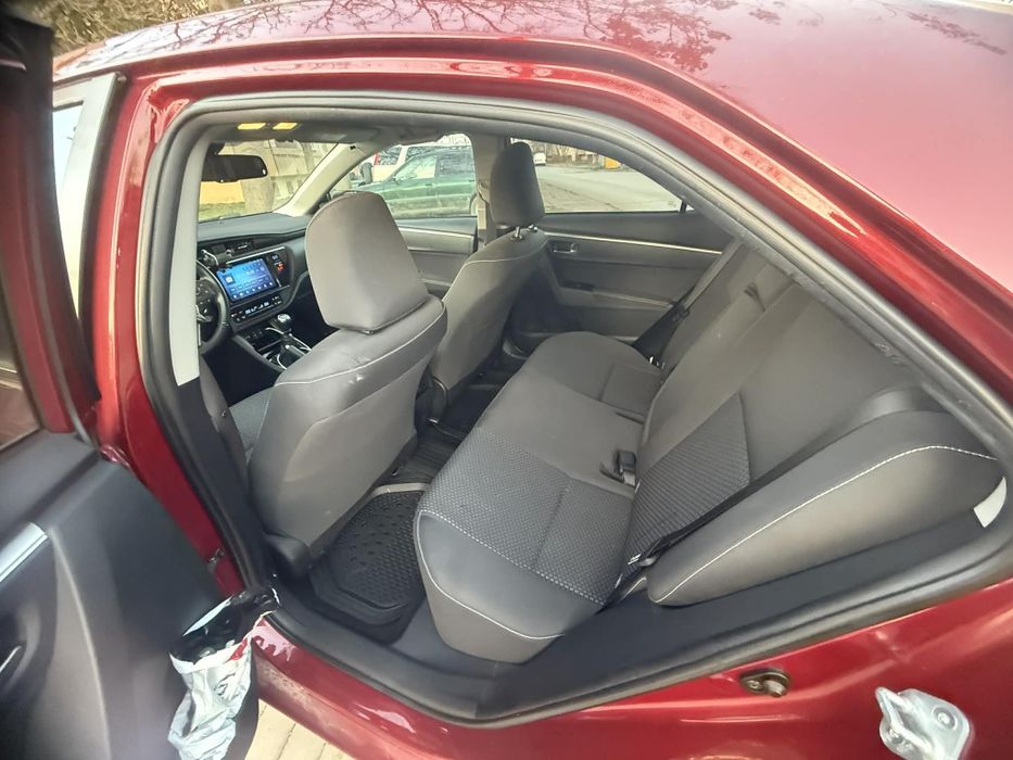 Продавам автомобил Toyota Corolla