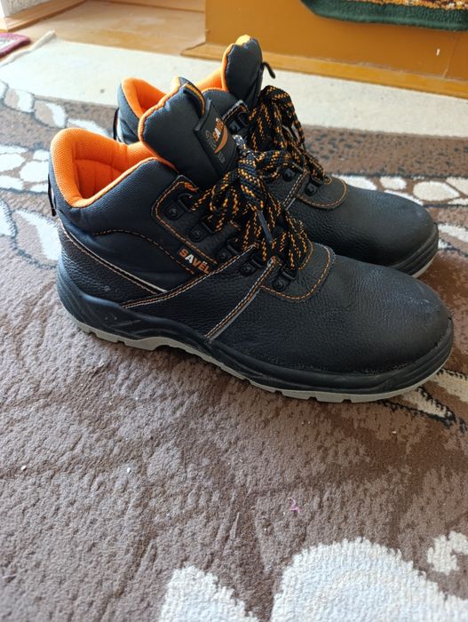 Оёк кийим сотилади