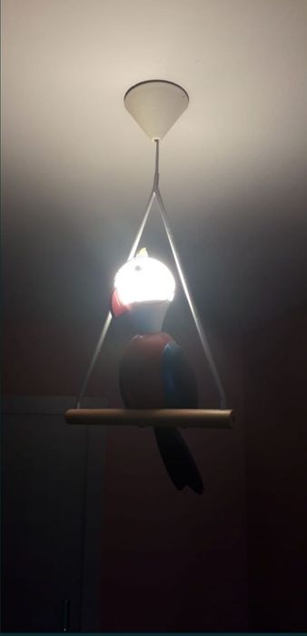 Candelabru/lustra pentru camera copiii tip pasăre.