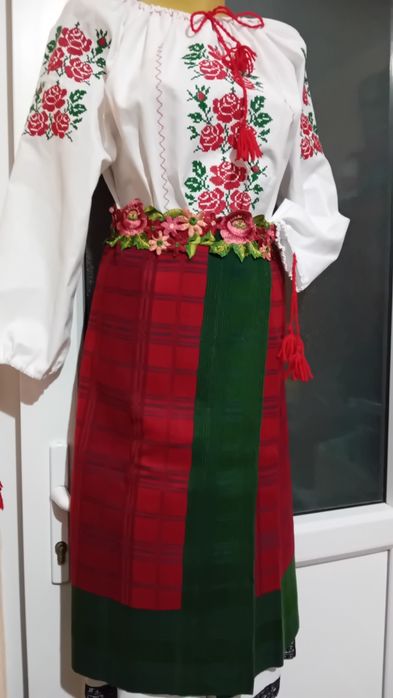 Costum popular pentru fete