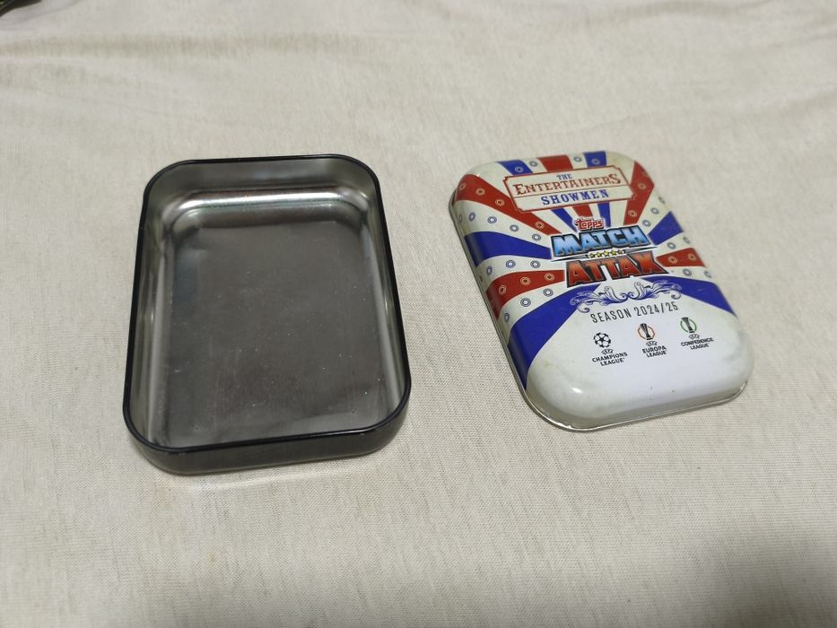 Cartonase Topps MATCH ATTAX, Panini si cutie pentru cartonase.