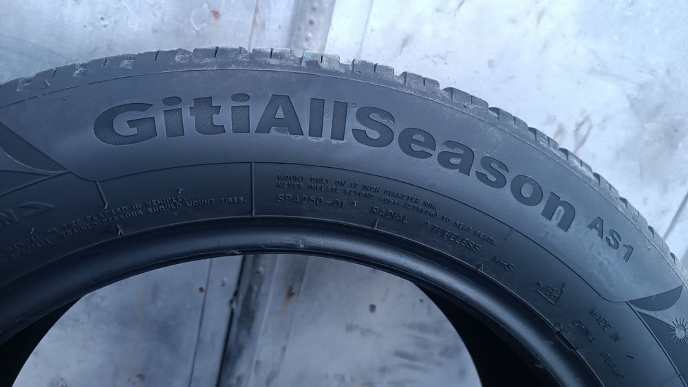 225/55/17 Giti .