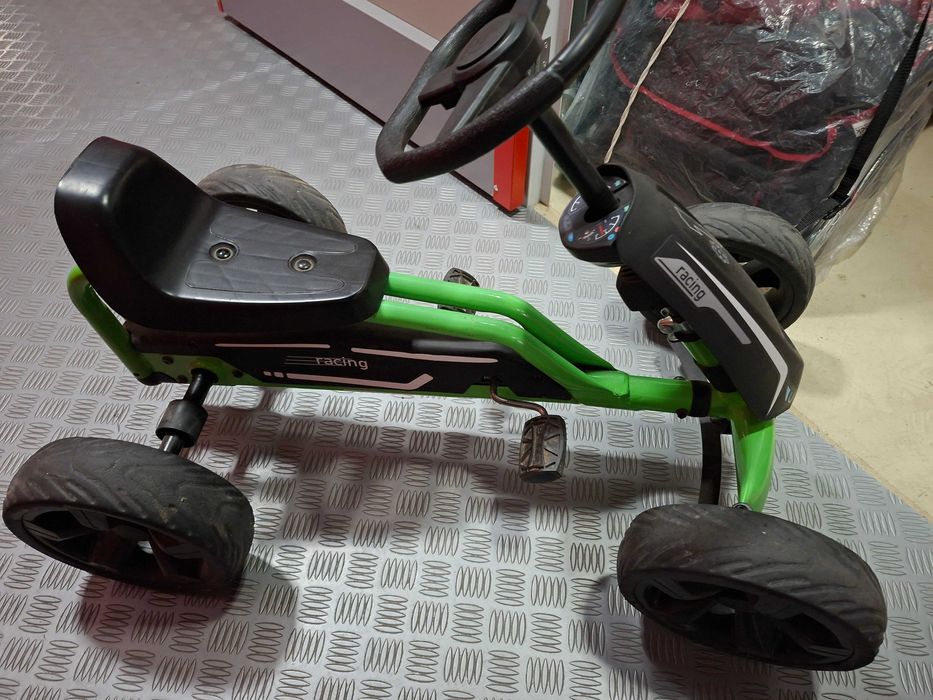 Детски джип с педали