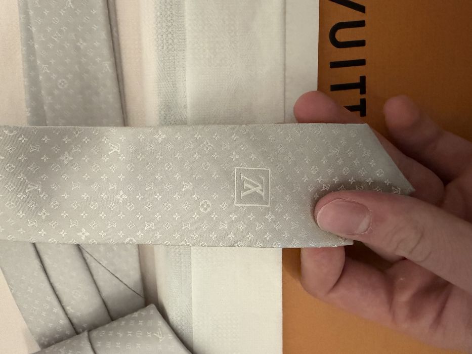 Louis Vuitton вратовръзка НОВА