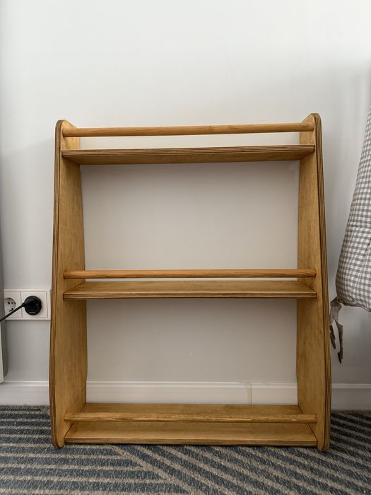 Продам детский стеллаж для книг