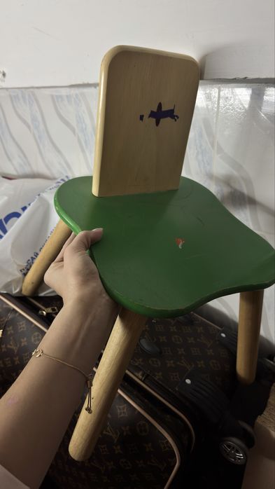 Продам детские стулья