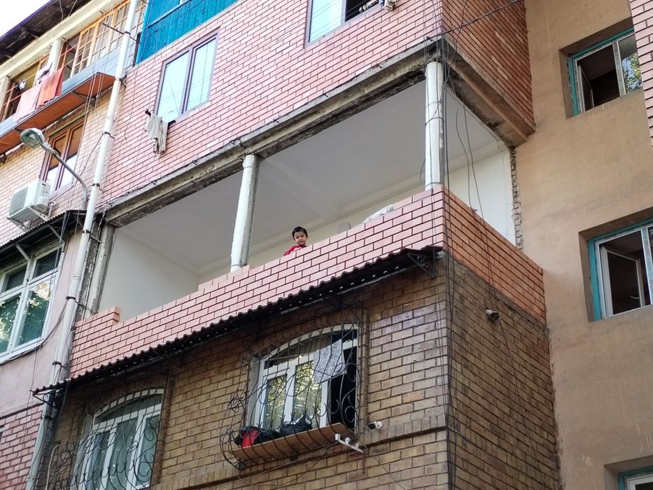 Кладка балкон, Balkonga g'isht teramiz