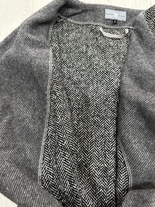 Trench dama necaptusit