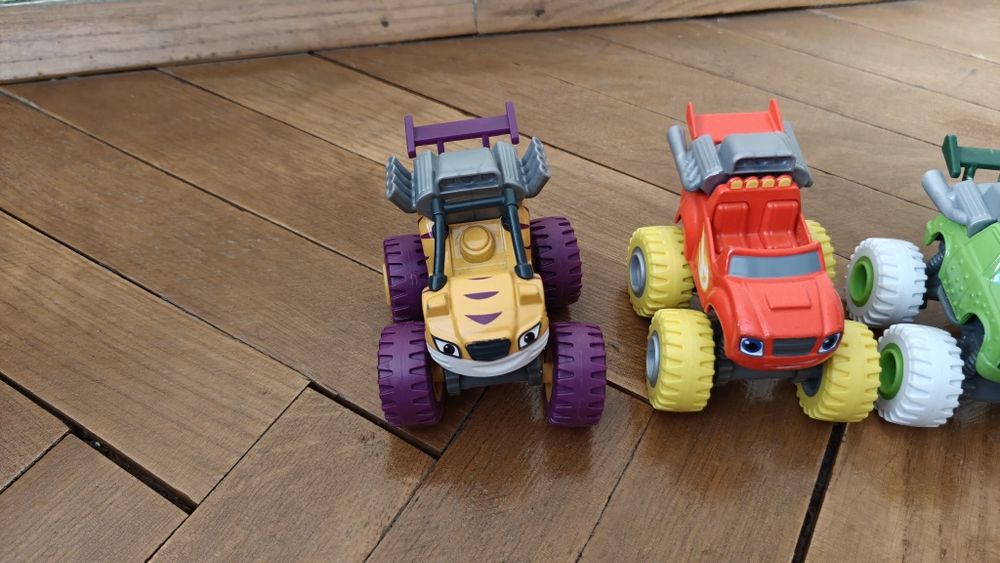 6 бр. колички от "Пламъчко и машините" (Blaze and the Monster Machine