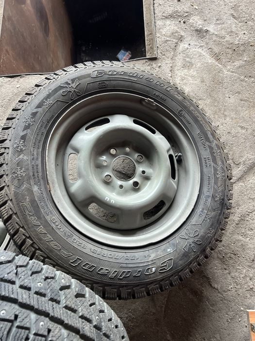 Продаеться резина 175/70 R13  4/98 Зима