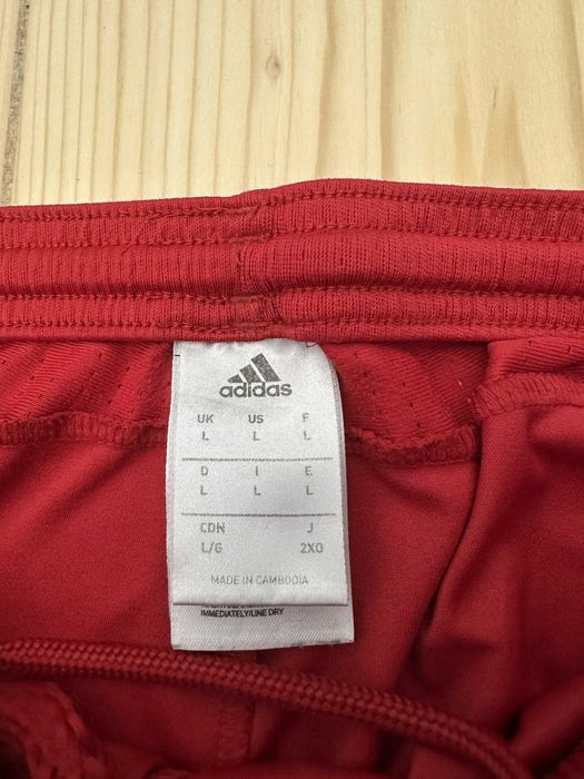 Pantaloni Scurți Adidas FC Bayern Munchen – Noi Fără Etichetă – Mărimea L Roșu / Fotbal