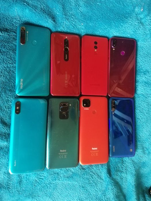 Телефоните са много запазени, супер батерии