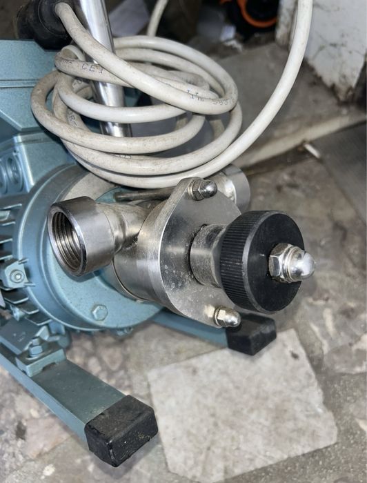 Професионална електрическа помпа – чисто нова, немска