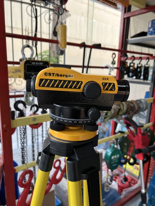 Нивелир оптическый “CST BERGER”